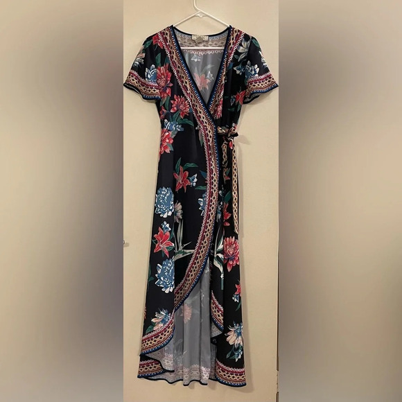 FLYING TOMATO Floral‎ Wrap Hi-Lo Dress in Black - Picture 4 of 10